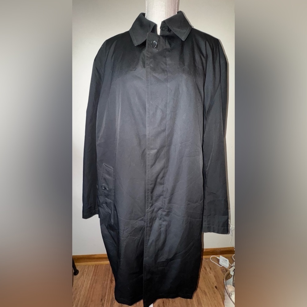 Sanyo Men's long Black, Water Resistant lined Trench SIZE R-48. Vintage